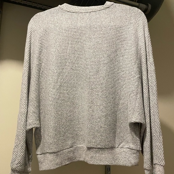 Black and White rib knit batwing dolman sweater. - Picture 3 of 5